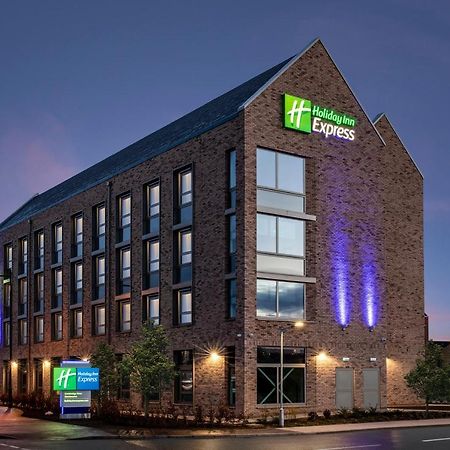 Holiday Inn Express Cambridge West - Cambourne By Ihg Экстерьер фото