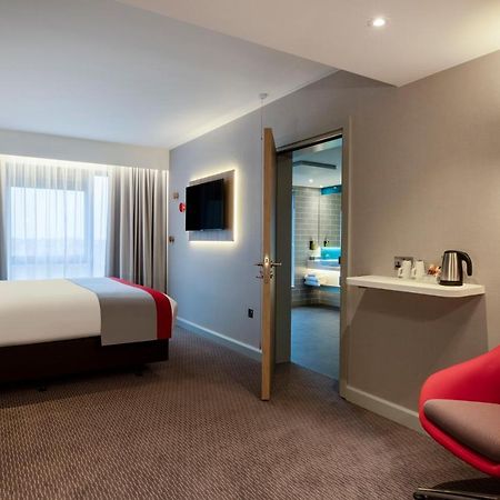 Holiday Inn Express Cambridge West - Cambourne By Ihg Экстерьер фото