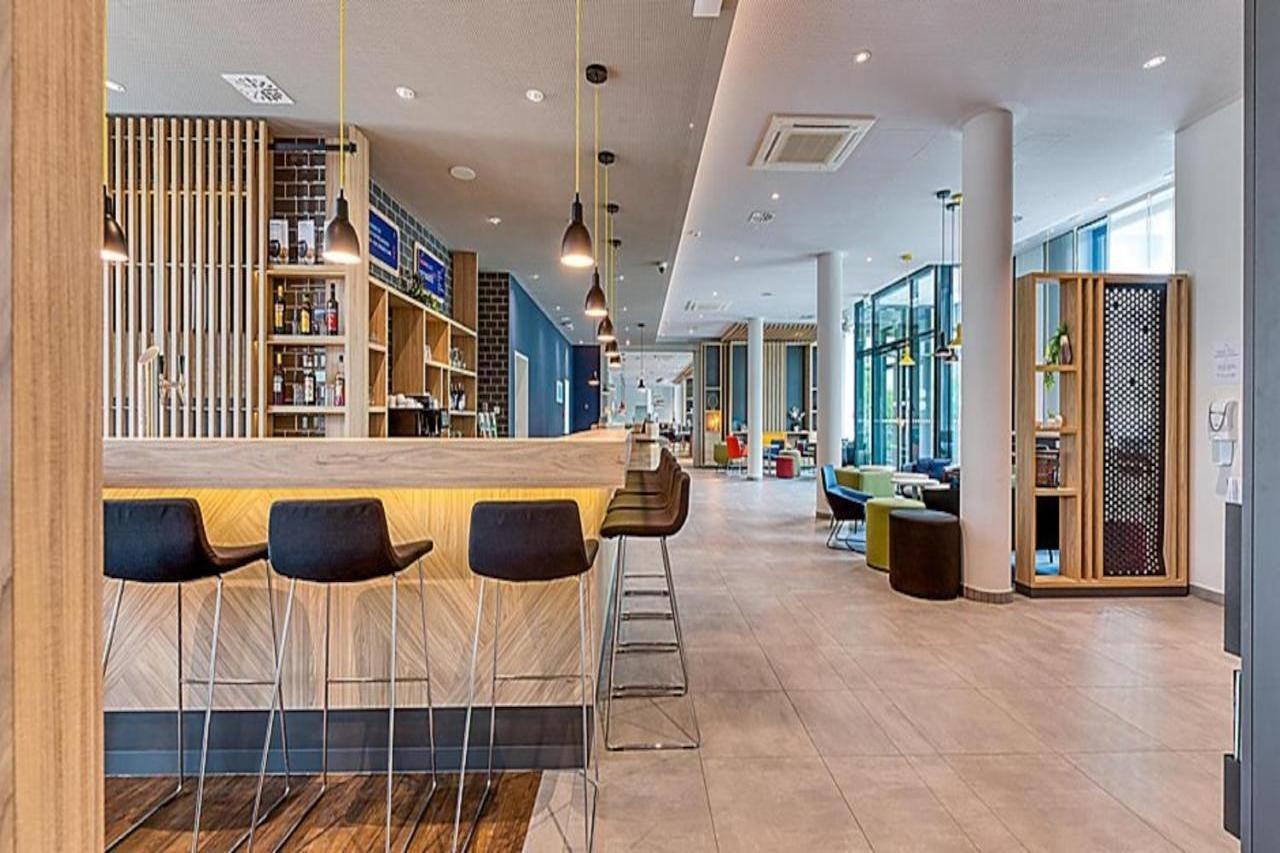Holiday Inn Express Cambridge West - Cambourne By Ihg Экстерьер фото