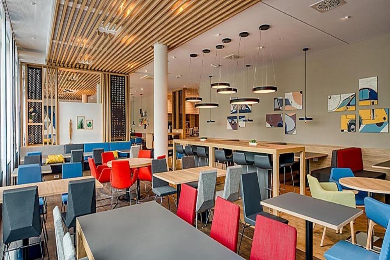 Holiday Inn Express Cambridge West - Cambourne By Ihg Экстерьер фото