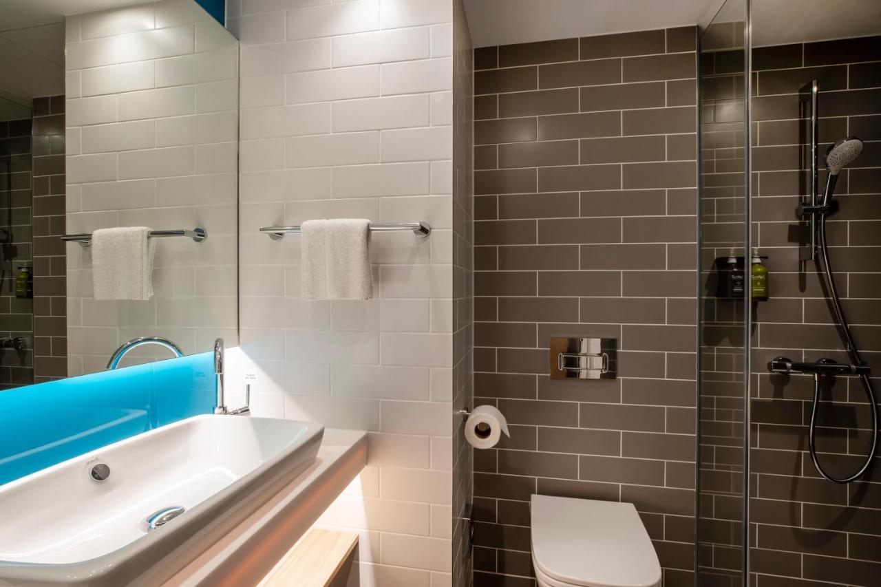 Holiday Inn Express Cambridge West - Cambourne By Ihg Экстерьер фото