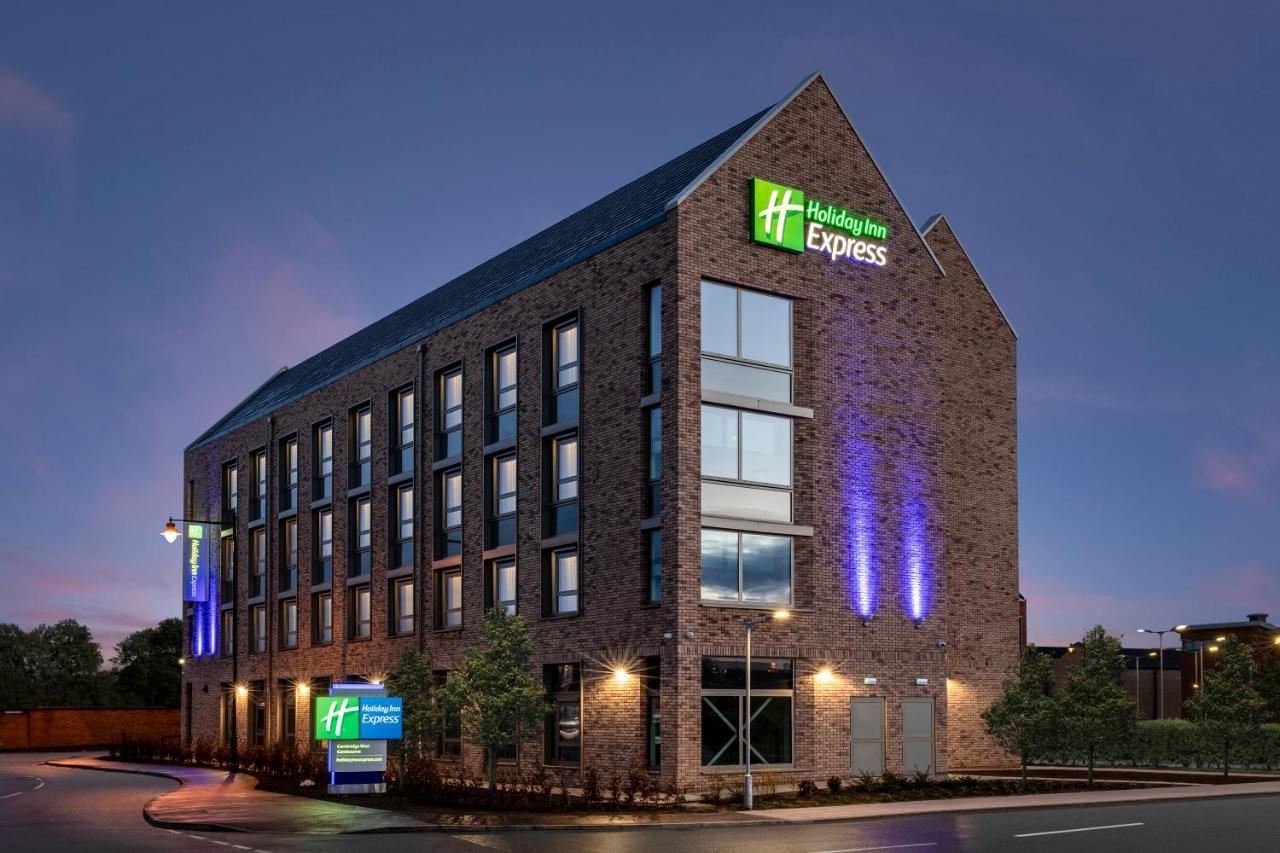 Holiday Inn Express Cambridge West - Cambourne By Ihg Экстерьер фото