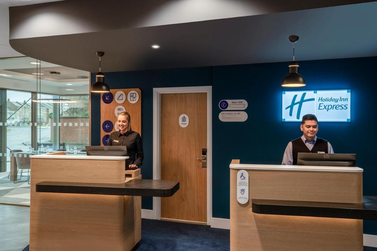 Holiday Inn Express Cambridge West - Cambourne By Ihg Экстерьер фото