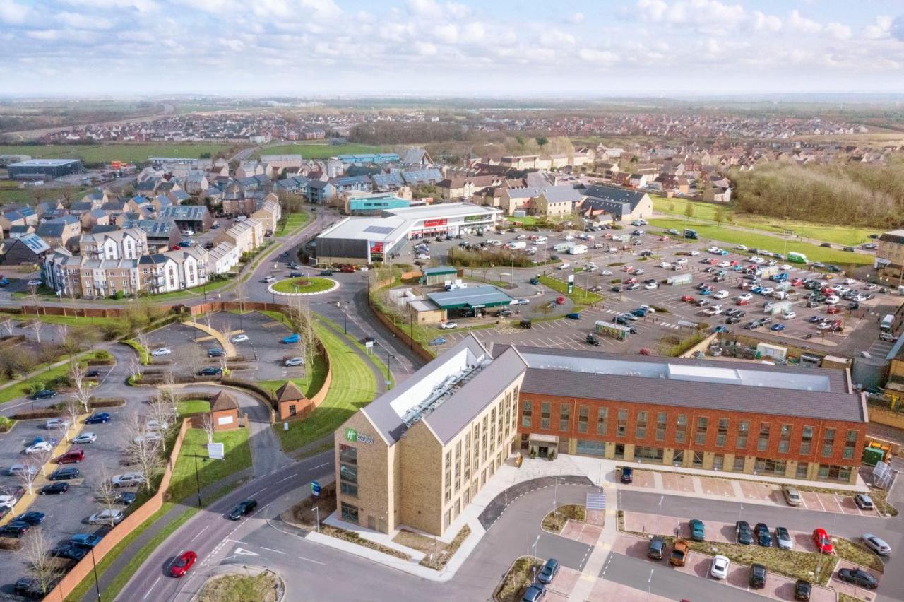 Holiday Inn Express Cambridge West - Cambourne By Ihg Экстерьер фото