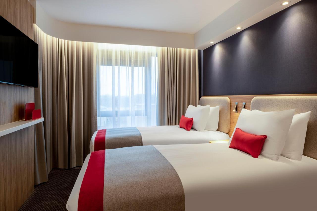 Holiday Inn Express Cambridge West - Cambourne By Ihg Экстерьер фото