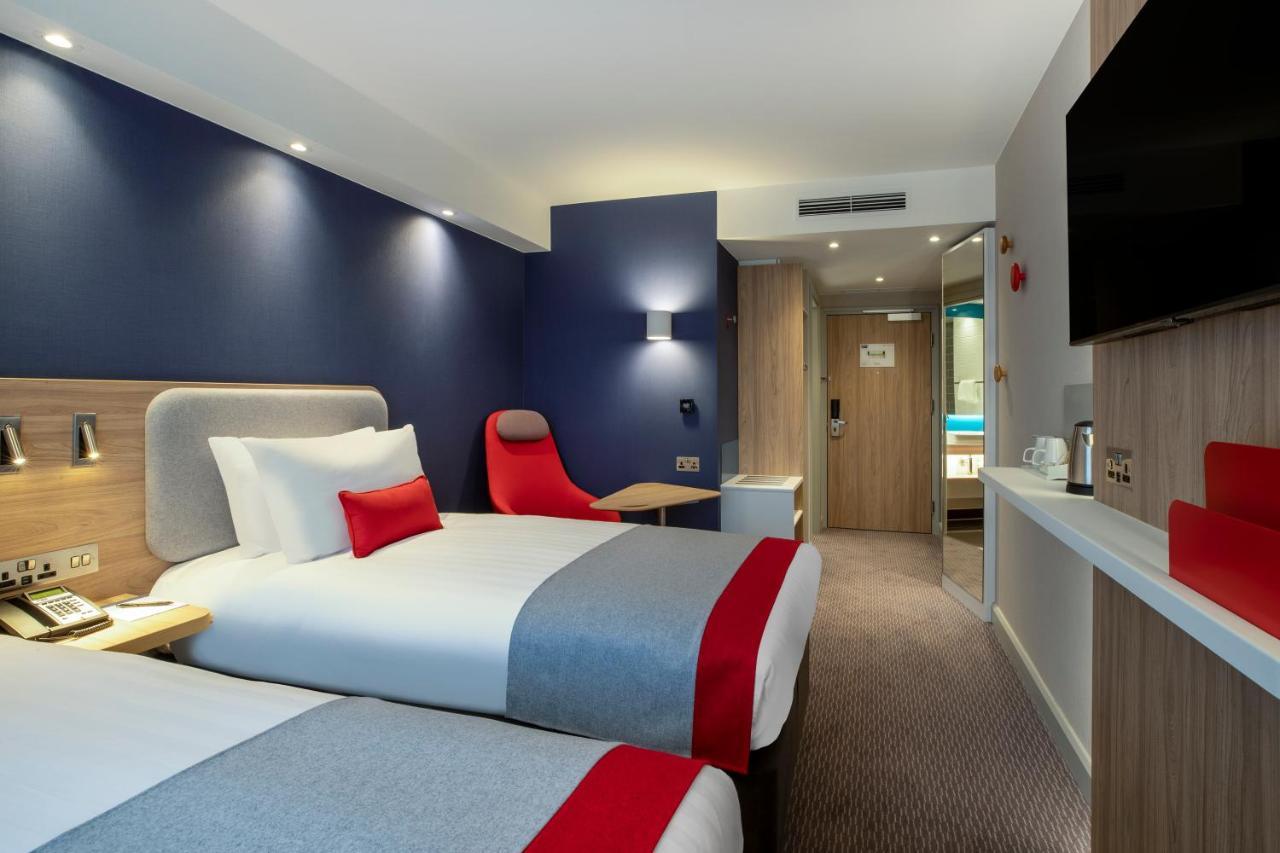 Holiday Inn Express Cambridge West - Cambourne By Ihg Экстерьер фото