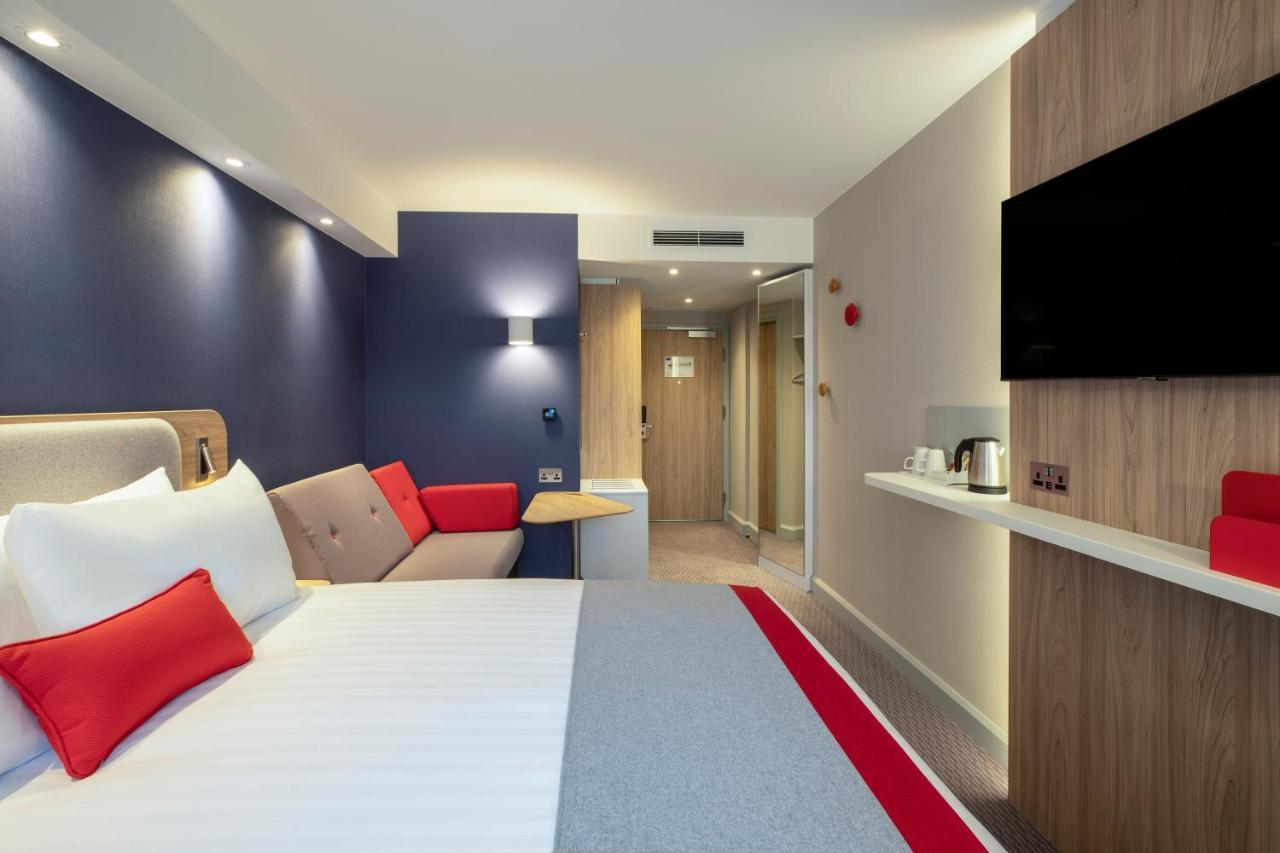 Holiday Inn Express Cambridge West - Cambourne By Ihg Экстерьер фото