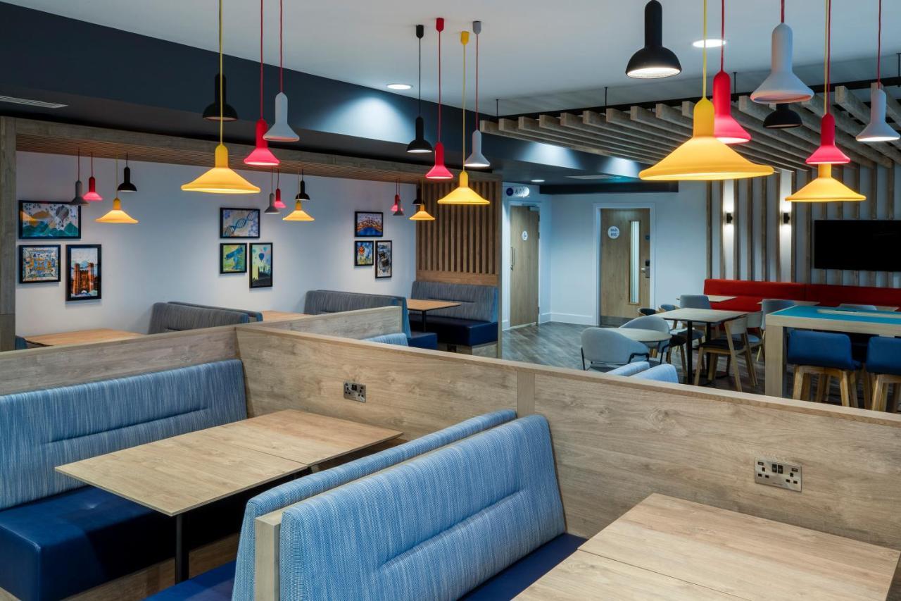 Holiday Inn Express Cambridge West - Cambourne By Ihg Экстерьер фото