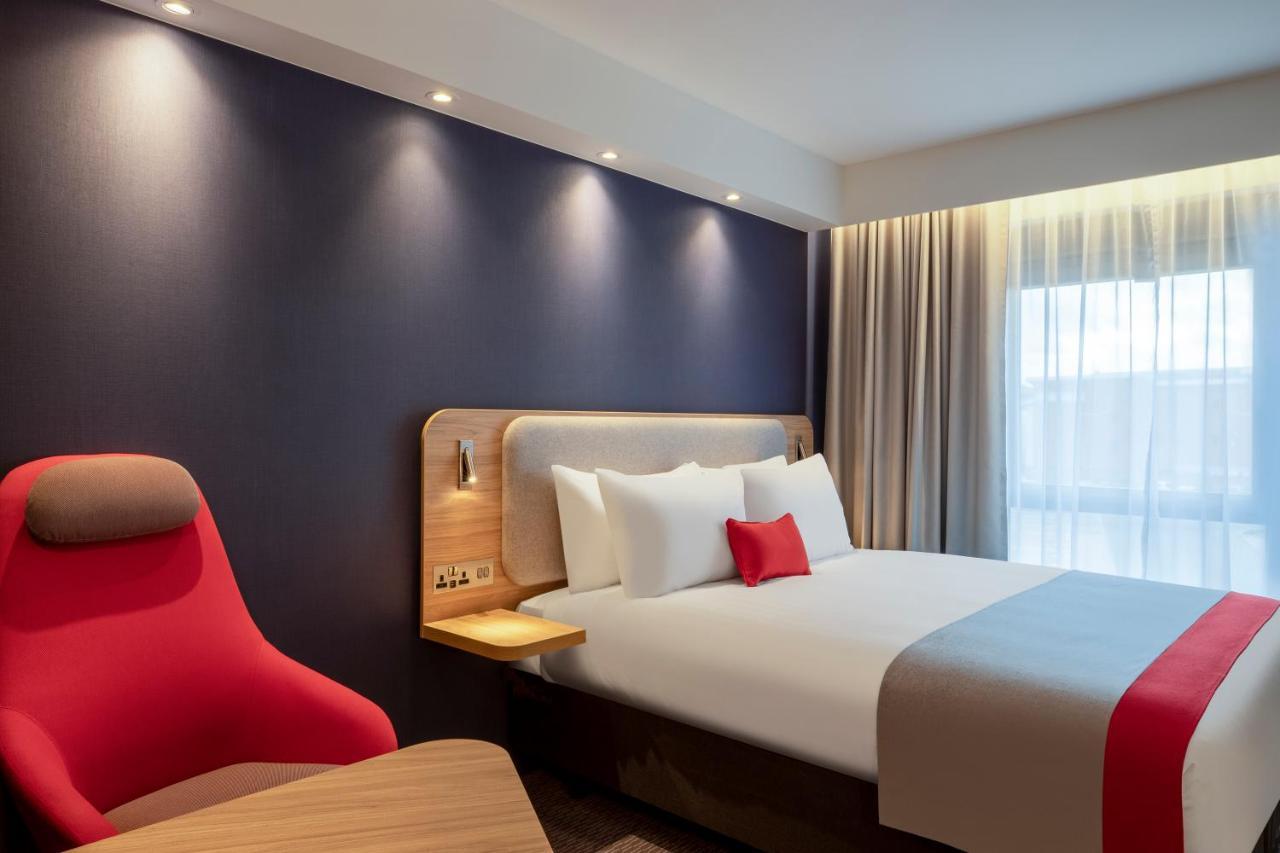 Holiday Inn Express Cambridge West - Cambourne By Ihg Экстерьер фото