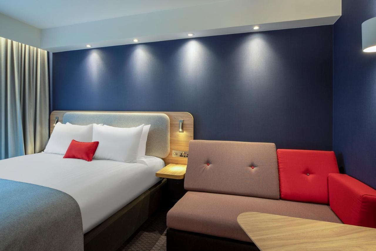 Holiday Inn Express Cambridge West - Cambourne By Ihg Экстерьер фото