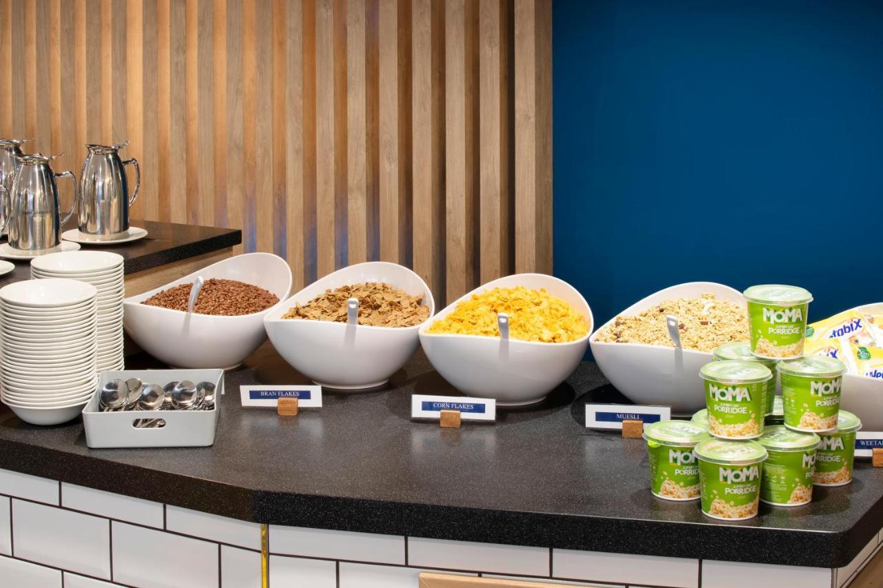 Holiday Inn Express Cambridge West - Cambourne By Ihg Экстерьер фото