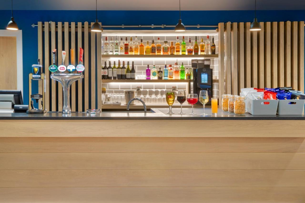 Holiday Inn Express Cambridge West - Cambourne By Ihg Экстерьер фото