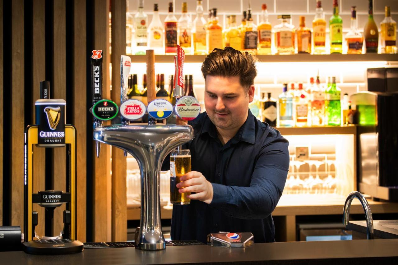 Holiday Inn Express Cambridge West - Cambourne By Ihg Экстерьер фото