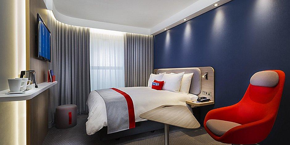 Holiday Inn Express Cambridge West - Cambourne By Ihg Экстерьер фото