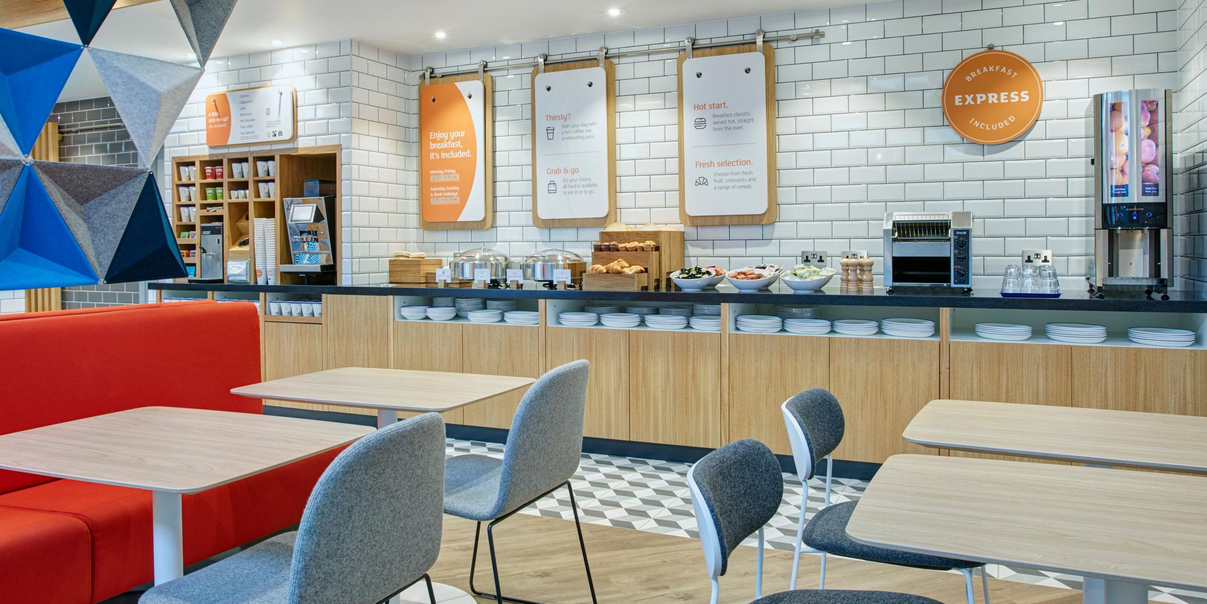Holiday Inn Express Cambridge West - Cambourne By Ihg Экстерьер фото