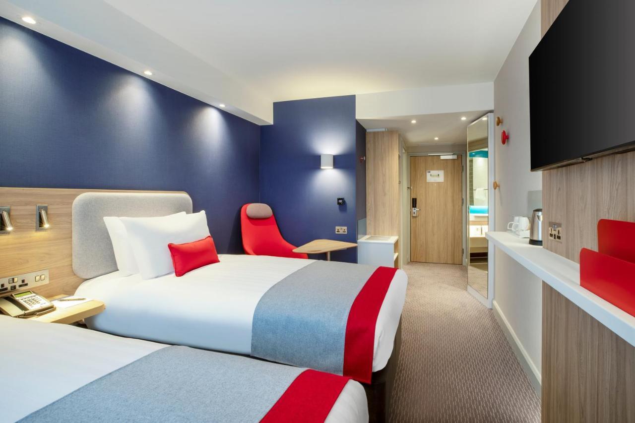 Holiday Inn Express Cambridge West - Cambourne By Ihg Экстерьер фото